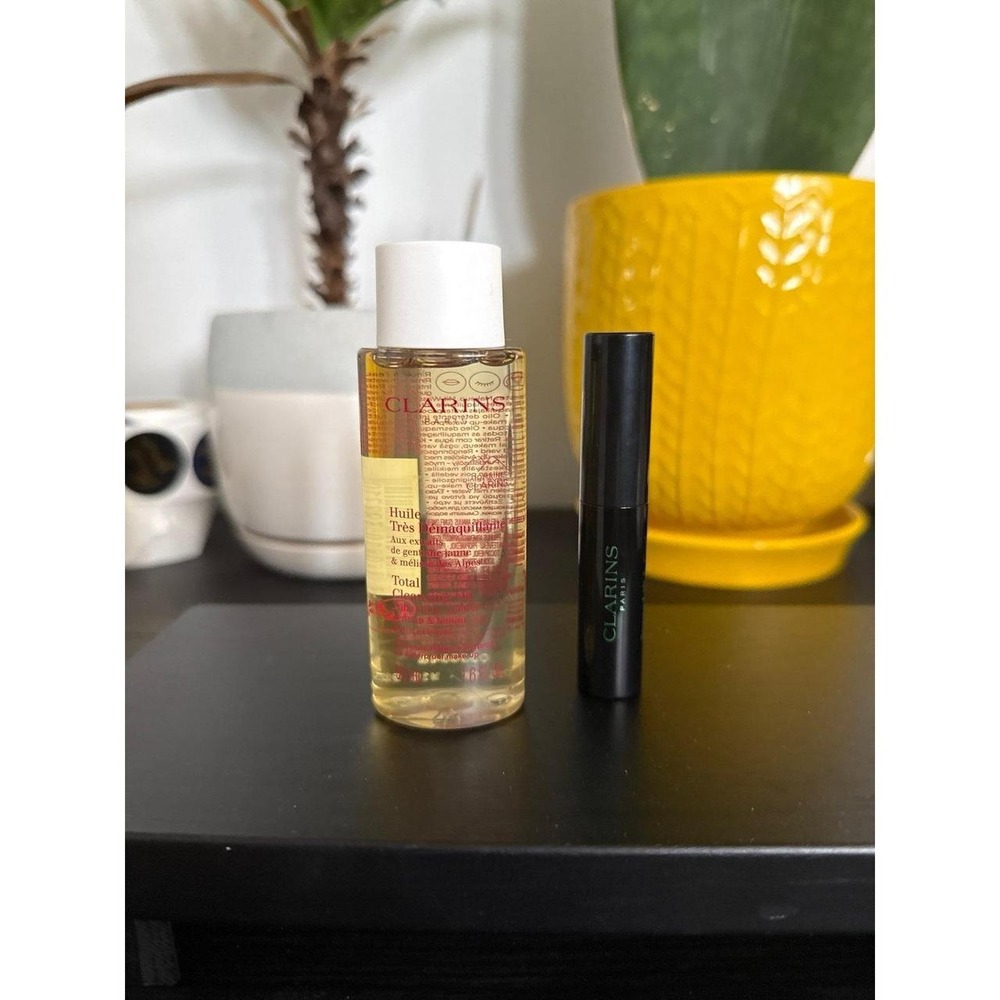 Clarins cleansing oil and black mascara